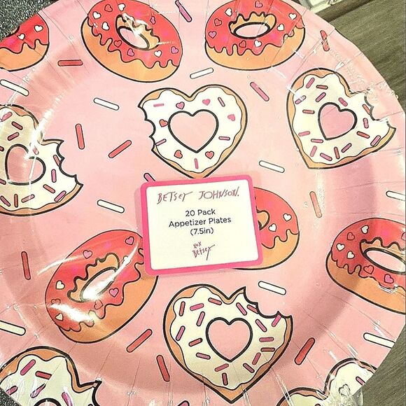 Betsey Johnson Heart Donuts & Cherries Appetizer Disposable Party Plates - Picture 4 of 8